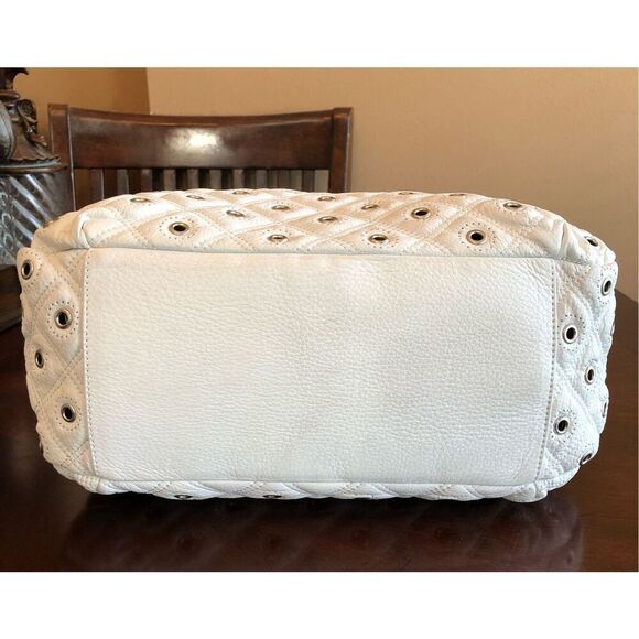 LA VICTOIRE - Quilted Faux Leather Shoulder Bag/Grommet Detail & Chain Straps ♥️ - Picture 7 of 15